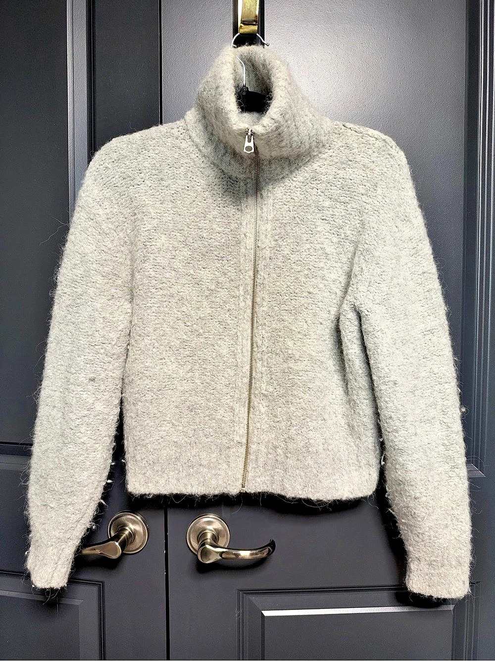 Wilfred Free Gwyneth Sweater Fuzzy Cropped Zip Jacket in Gray